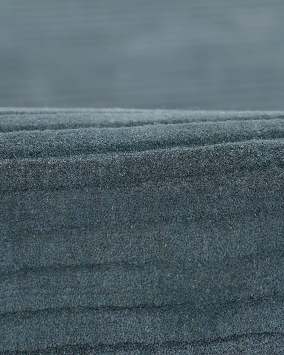 Remington Hand-Loomed Wool Rug - 2' x 4' / Rust