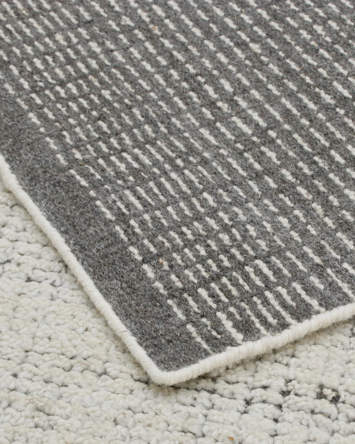 Ares Hand-Knotted Wool Rug - 3' x 5' / Ivory/Charcoal