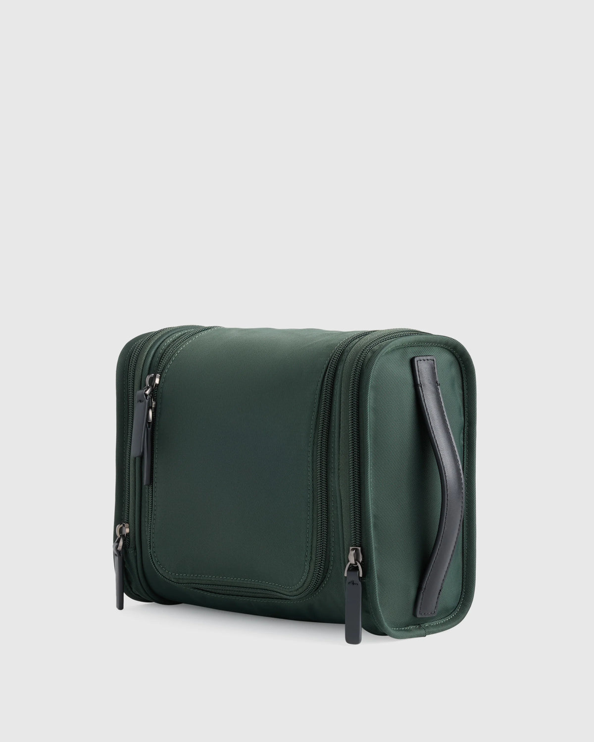 Voyage Nylon Hanging Toiletry Case - One Size / Navy