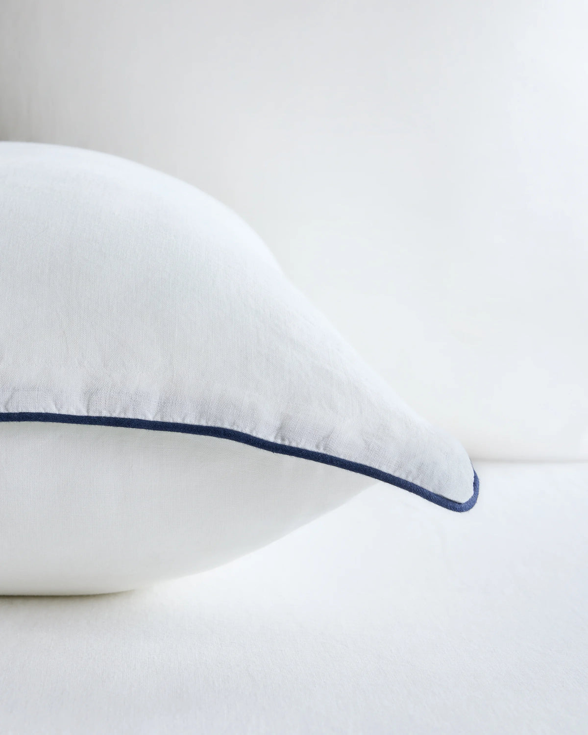 European Linen Piped Euro Sham - Euro / White/Cherry