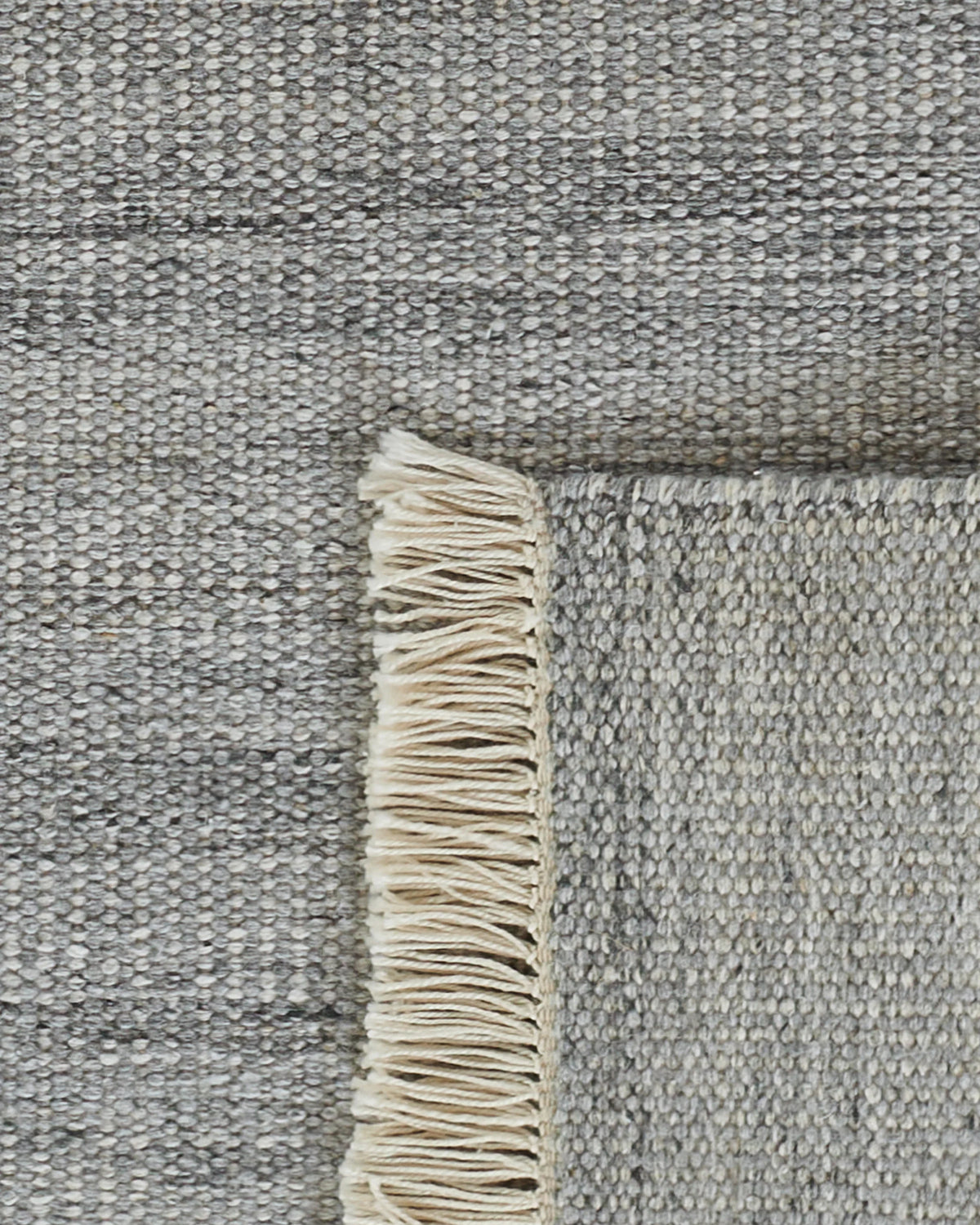 Sloane Indoor/Outdoor Rug - 5' x 8' / Silver