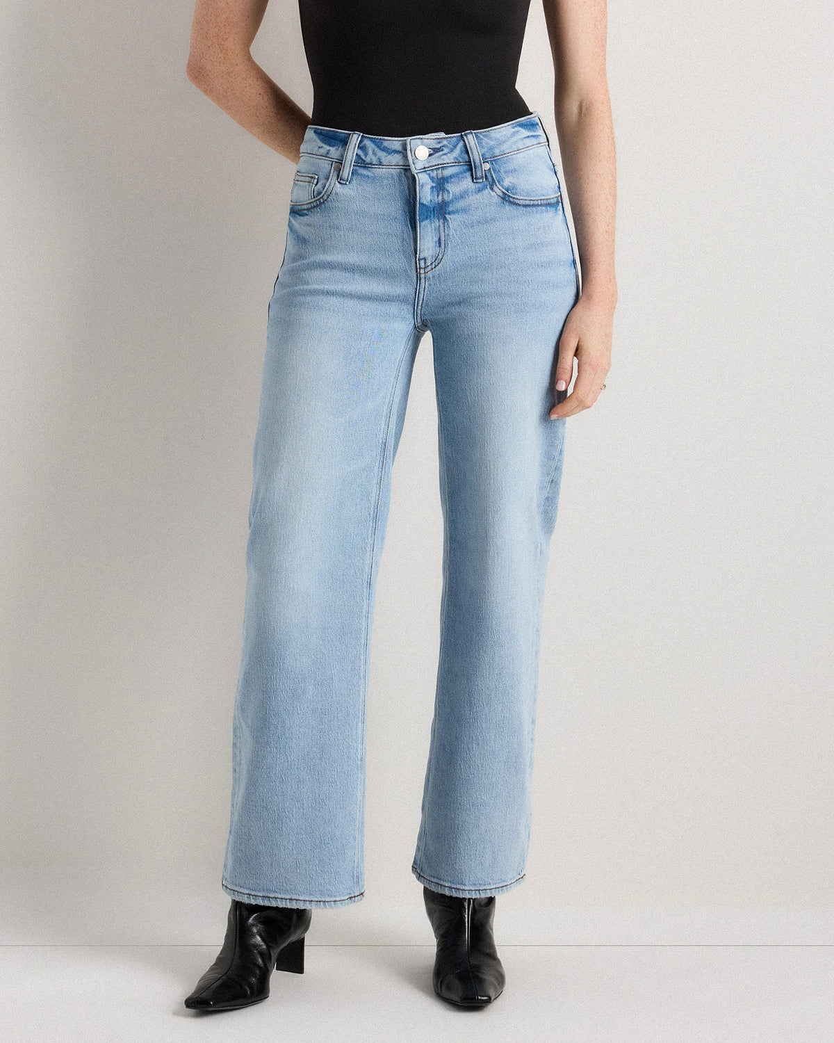 Luna Stretch Relaxed Straight Jeans - 24 / Cool Blue