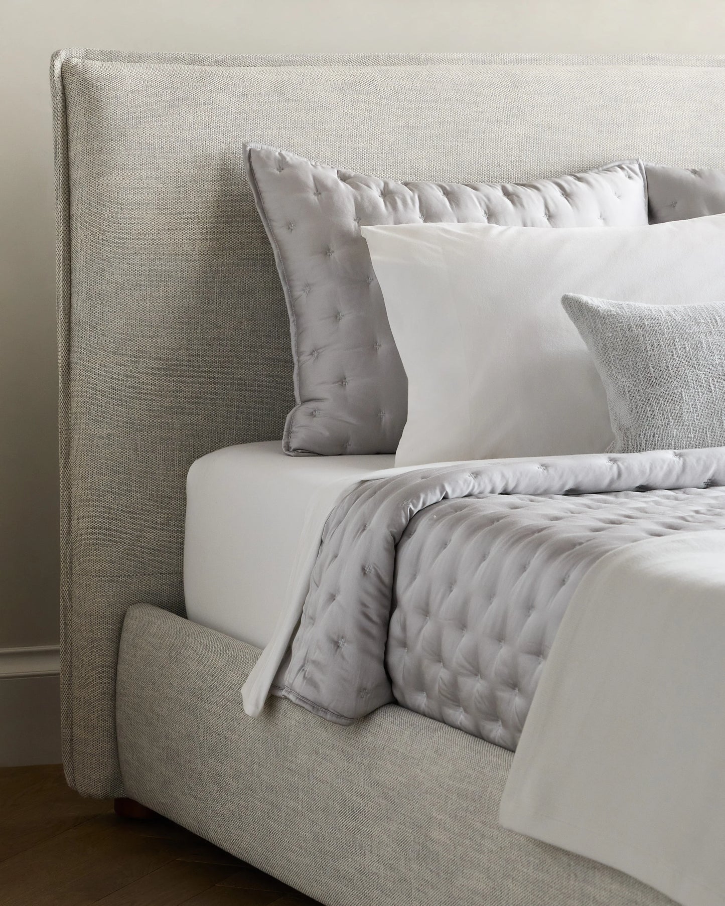 Tailored Edge Bed in Performance Linen - Queen / Light Grey