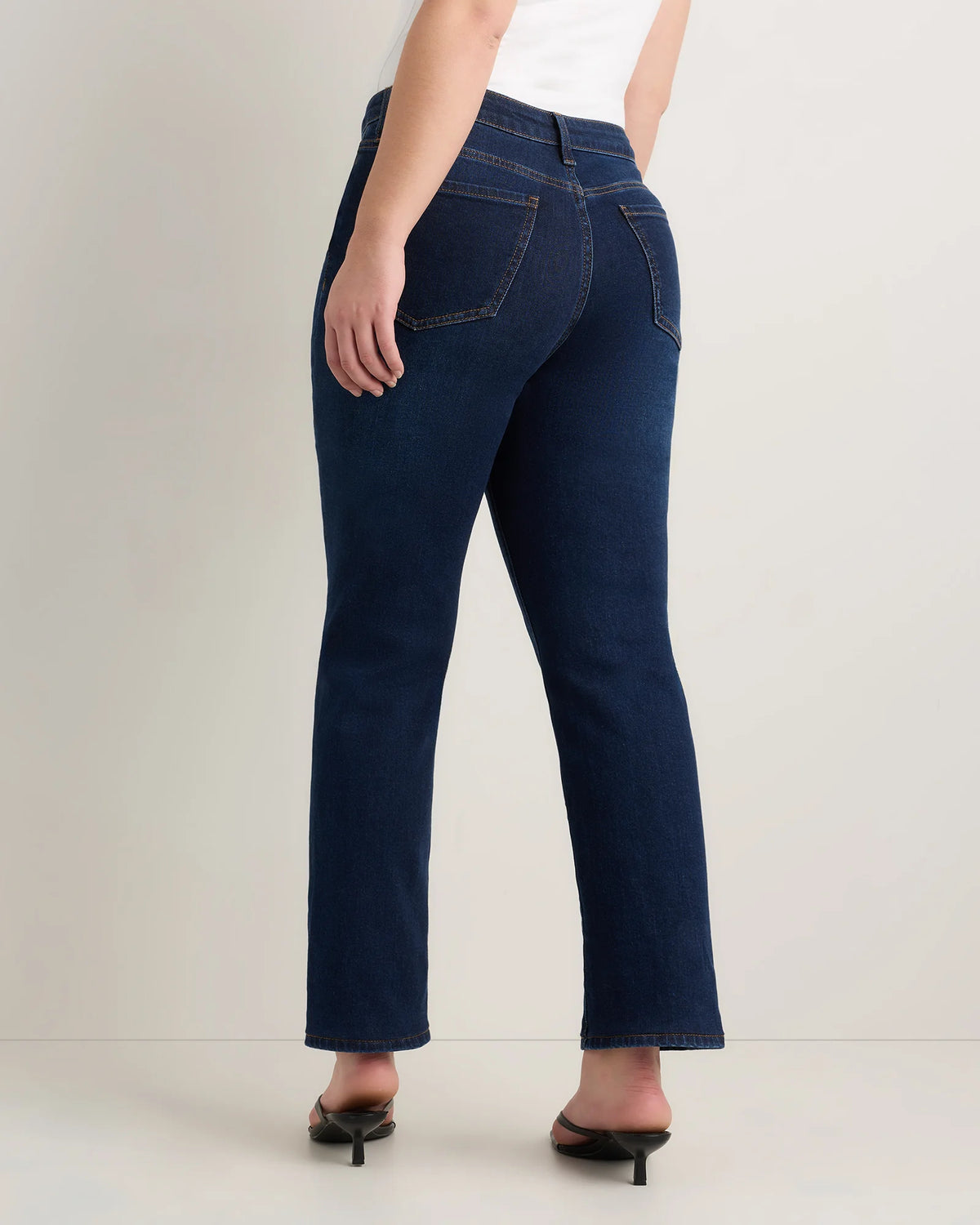 Curvy Bella Stretch Straight Jeans - 24 / Black