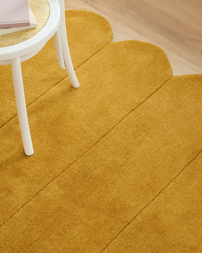 Scalloped Border Hand-Tufted Rug - 5' x 8' / Mustard