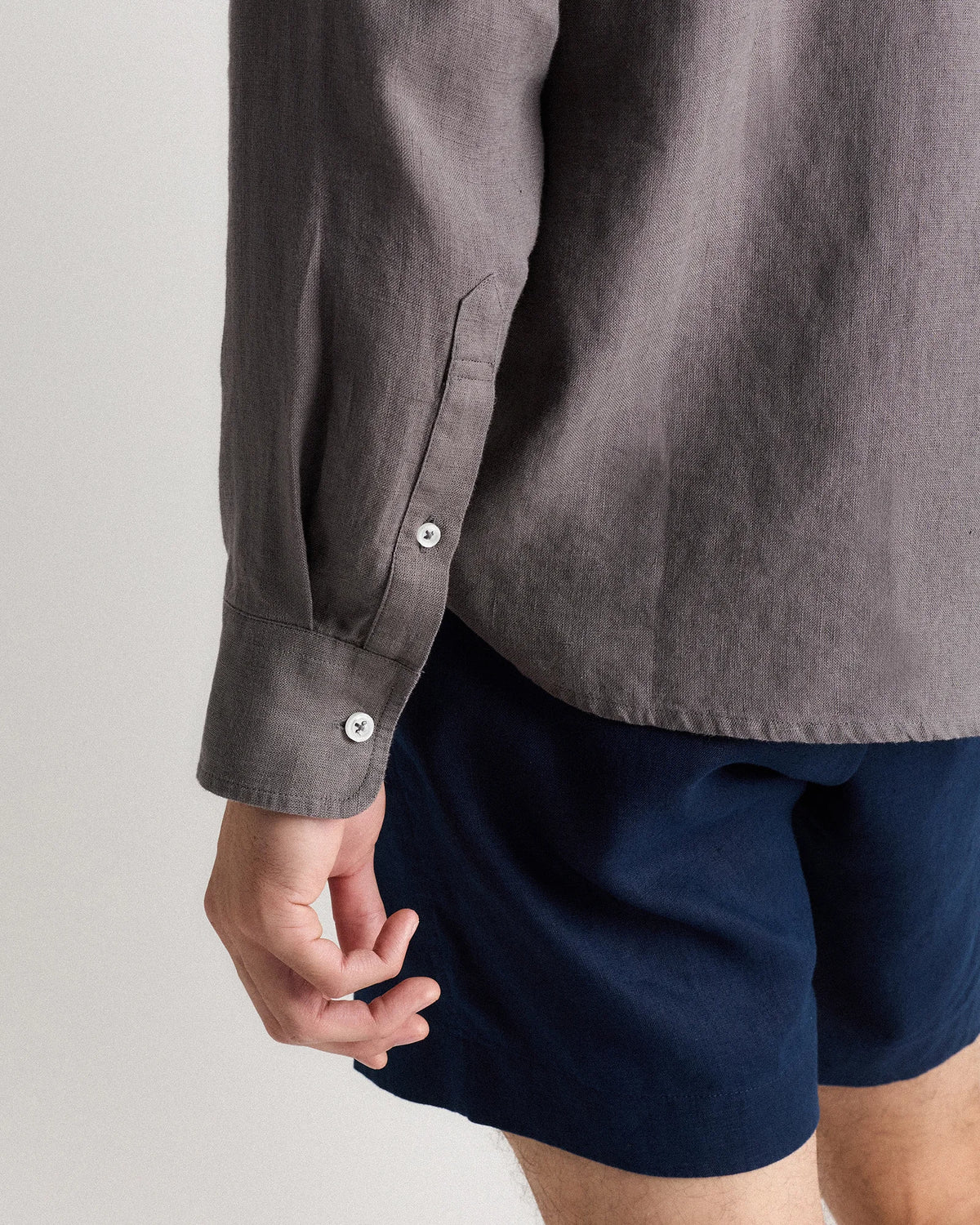 100% European Linen Relaxed Long Sleeve Pocket Shirt - S / Dark Gull Grey