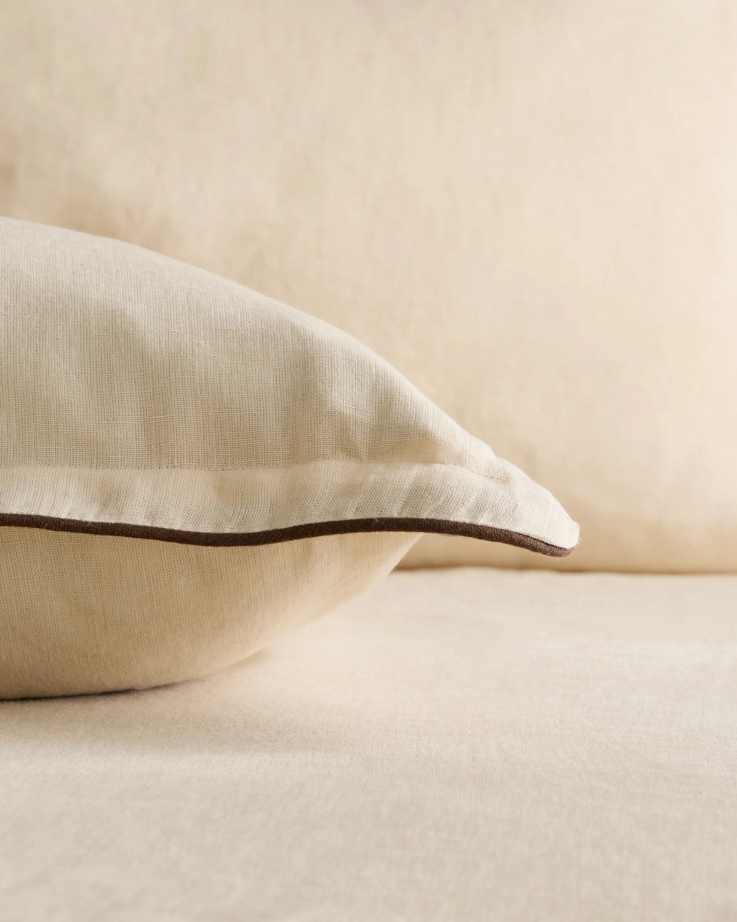 European Linen Piped Euro Sham - Euro / White/Cherry