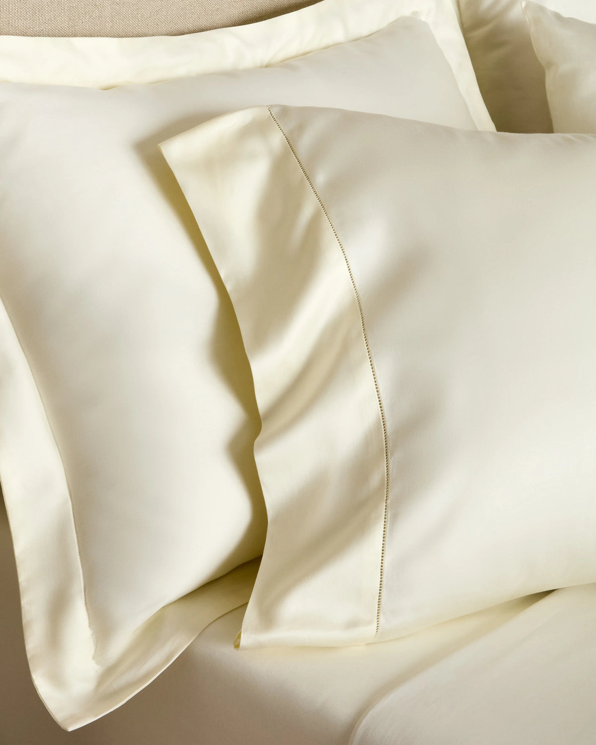 Signature Giza Cotton Sateen Pillowcase Set - Standard / White
