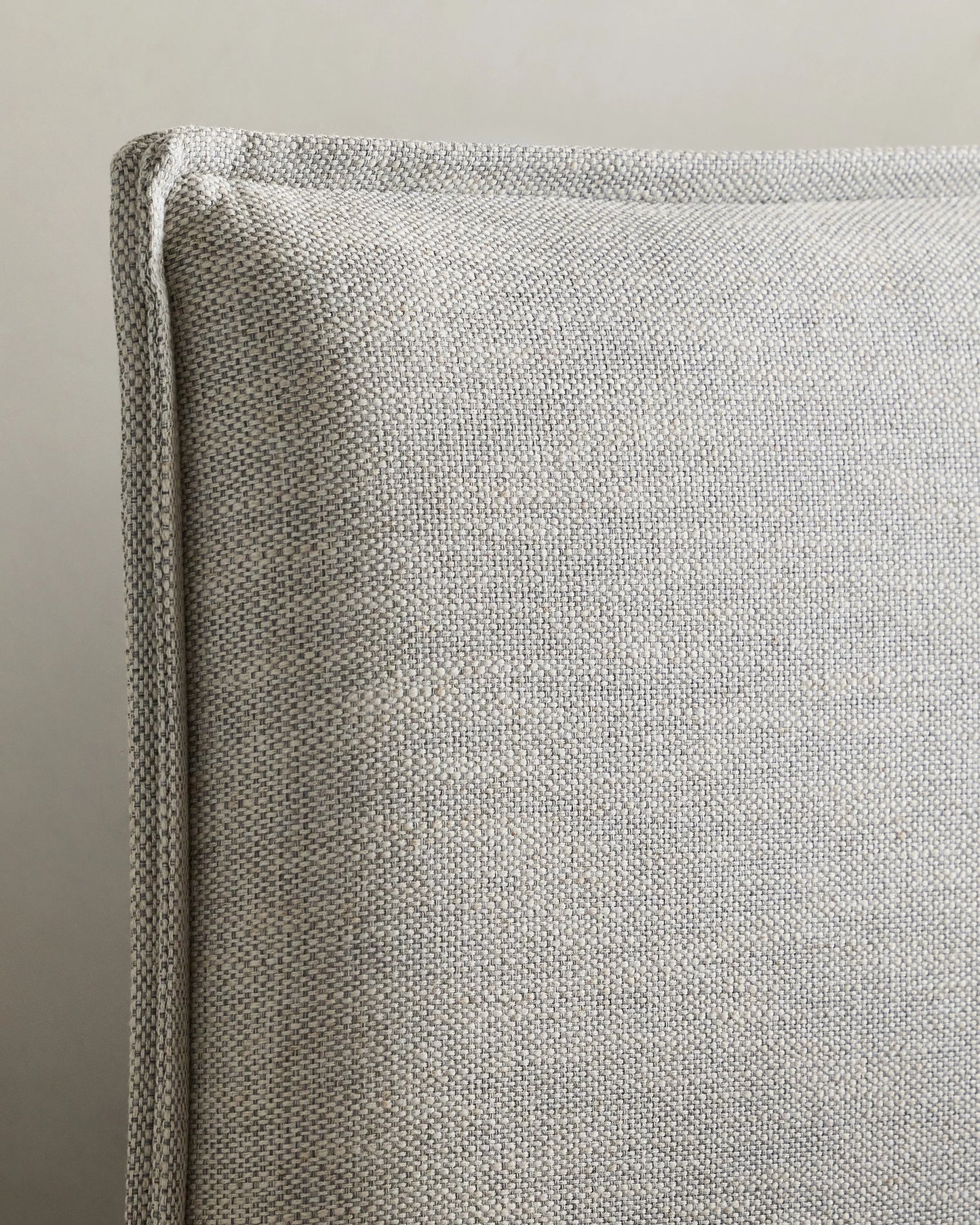 Tailored Edge Bed in Performance Linen - Queen / Light Grey