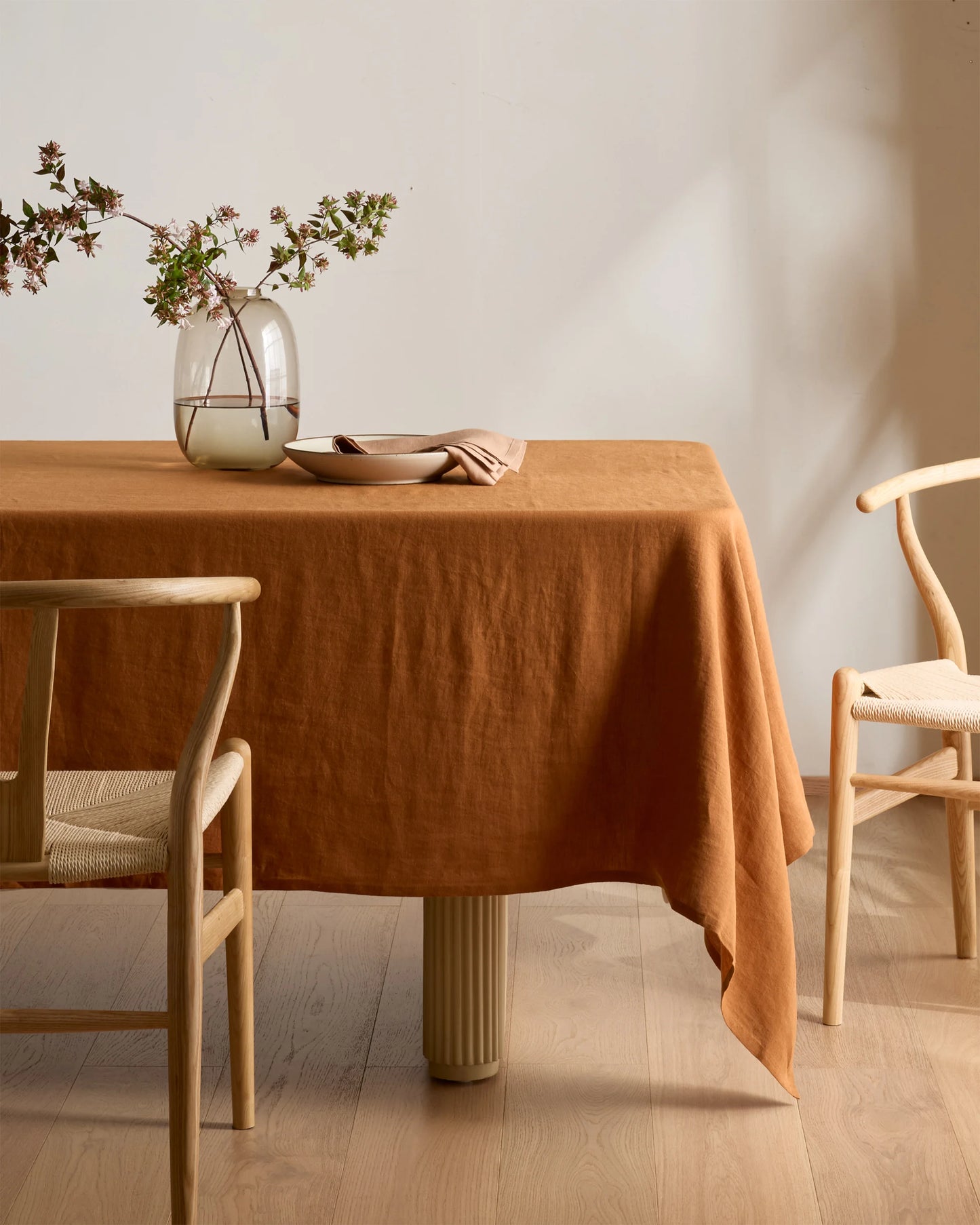 European Linen Tablecloth - 70x90" / Willowleaf Gingham