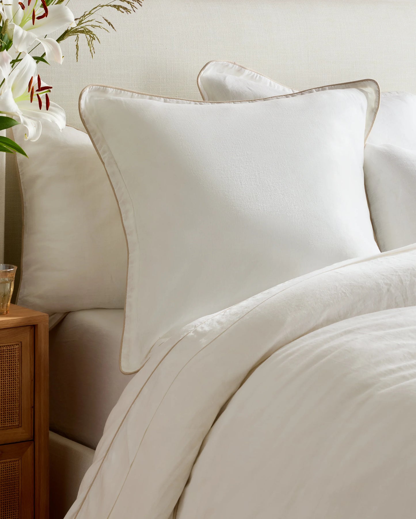 European Linen Piped Euro Sham - Euro / White/Cherry