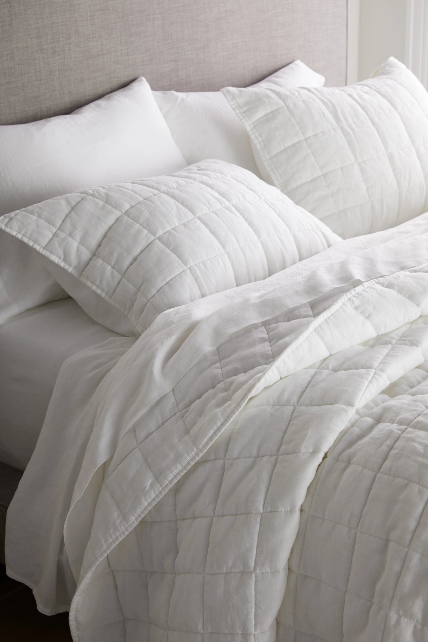 European Linen Box Quilted Sham Set - Standard / White