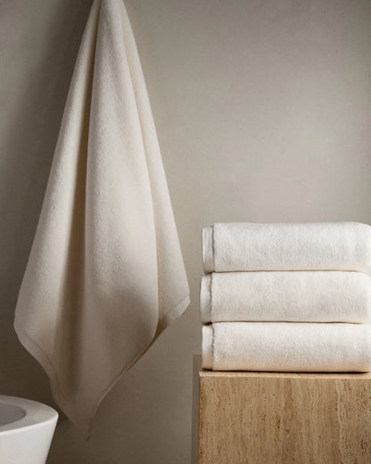 Plush Organic Turkish Cotton Bath Towel (Set of 2) - One Size / White