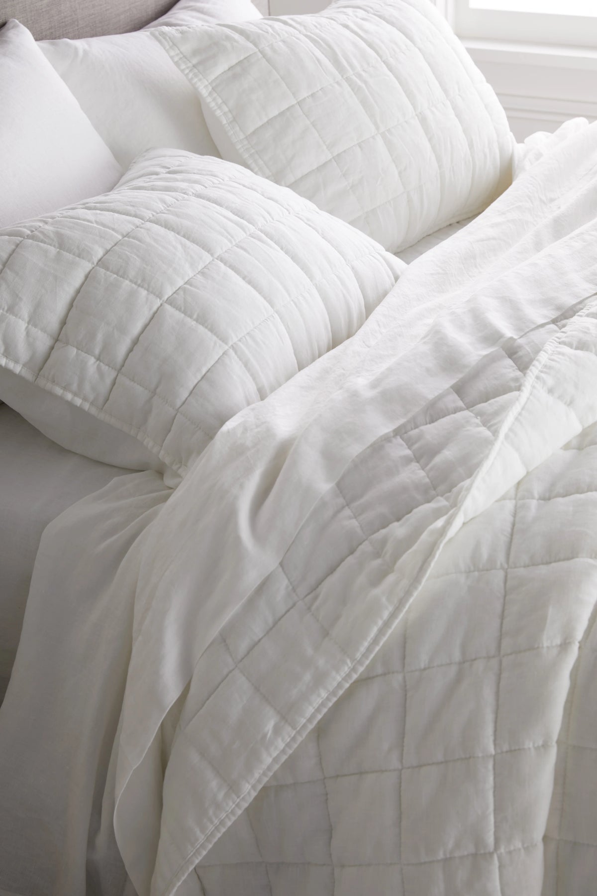 European Linen Box Quilted Sham Set - Standard / White