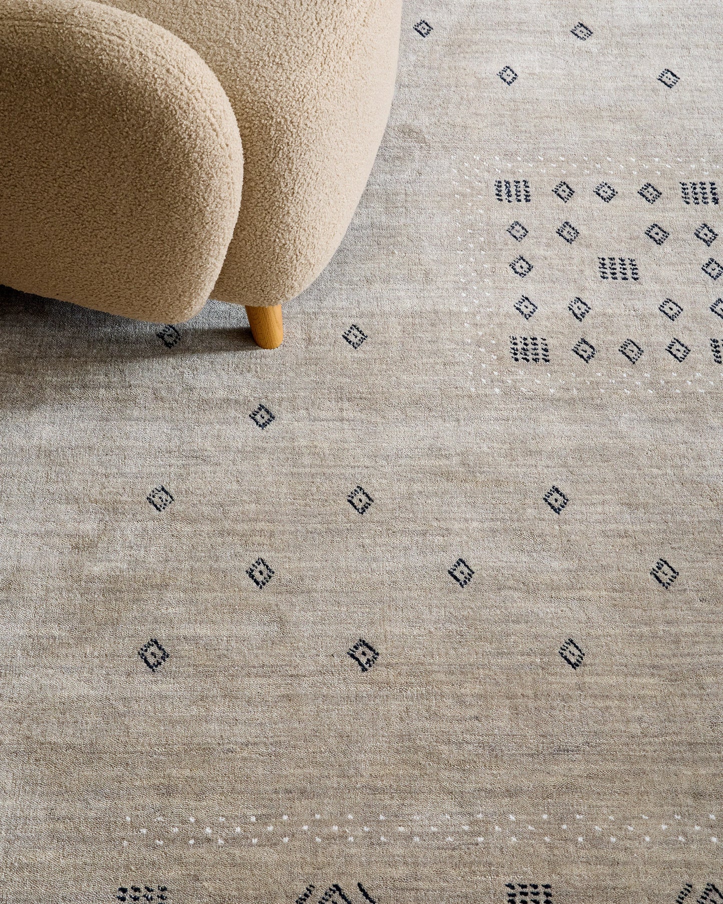 Dakota Hand-Loomed Wool Rug - 4' x 6' / Ivory