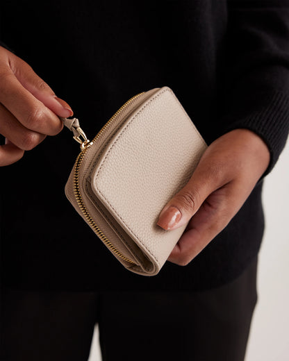 Italian Pebbled Leather Compact Wallet - One Size / Cognac