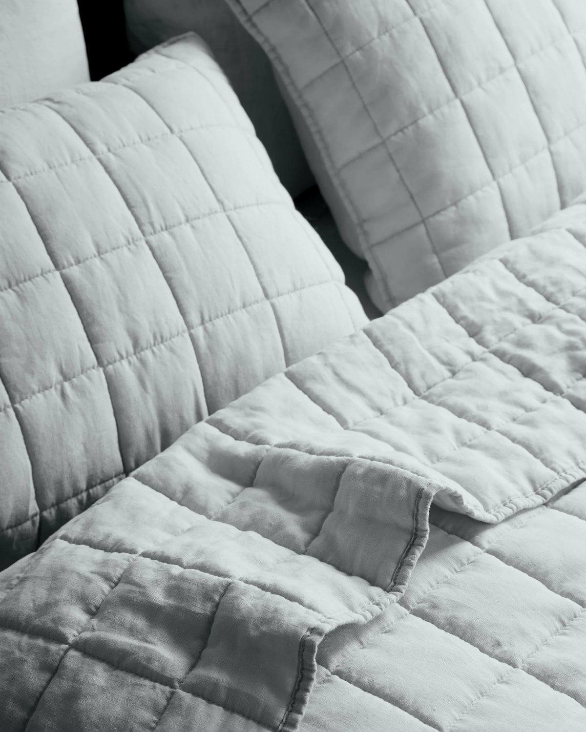 European Linen Box Quilted Sham Set - Standard / White