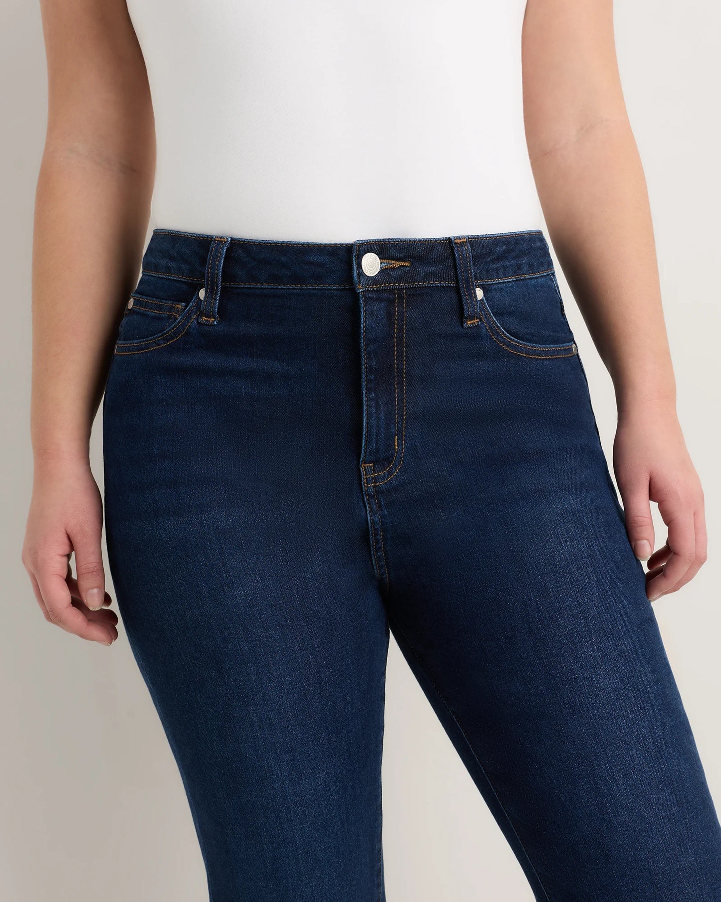 Curvy Bella Stretch Straight Jeans - 24 / Black