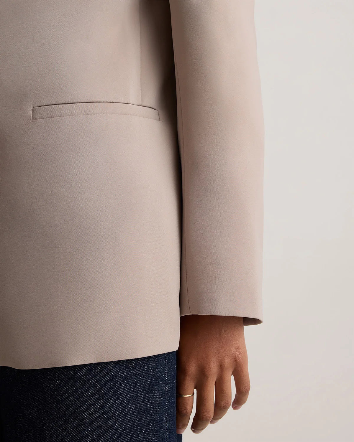Stretch Crepe Relaxed Double-Breasted Blazer - XS / Sand