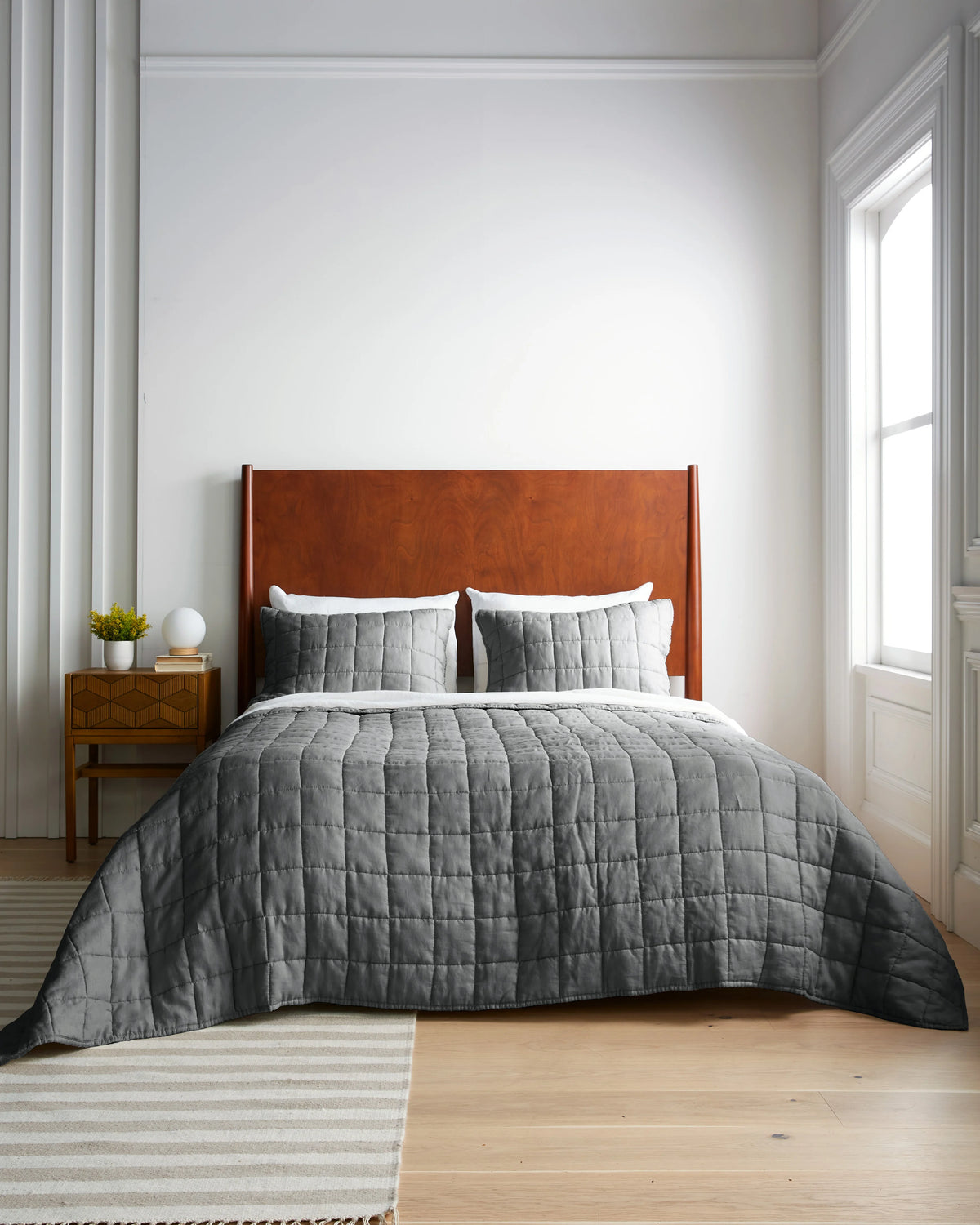 European Linen Box Quilted Sham Set - Standard / White