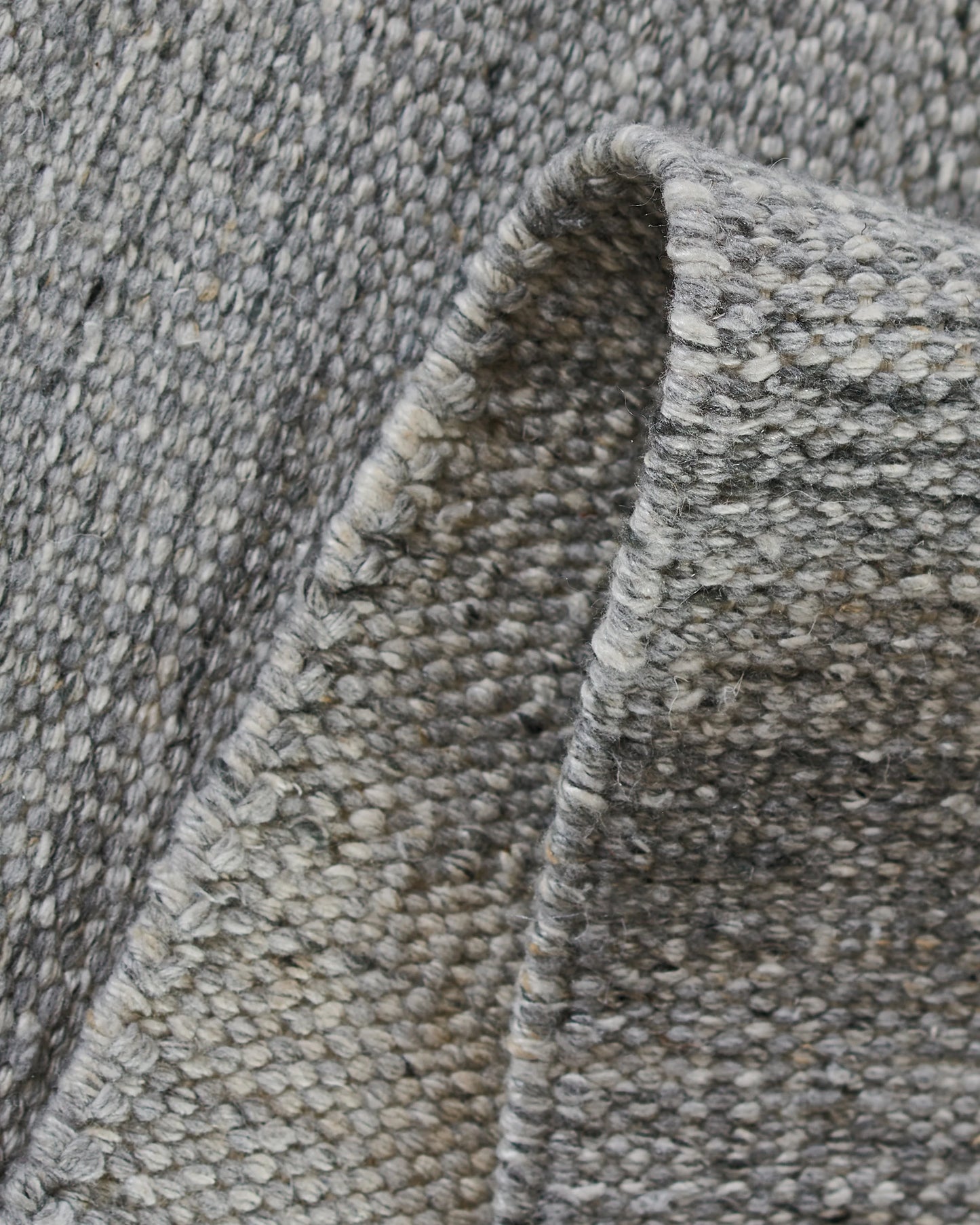 Sloane Indoor/Outdoor Rug - 5' x 8' / Silver