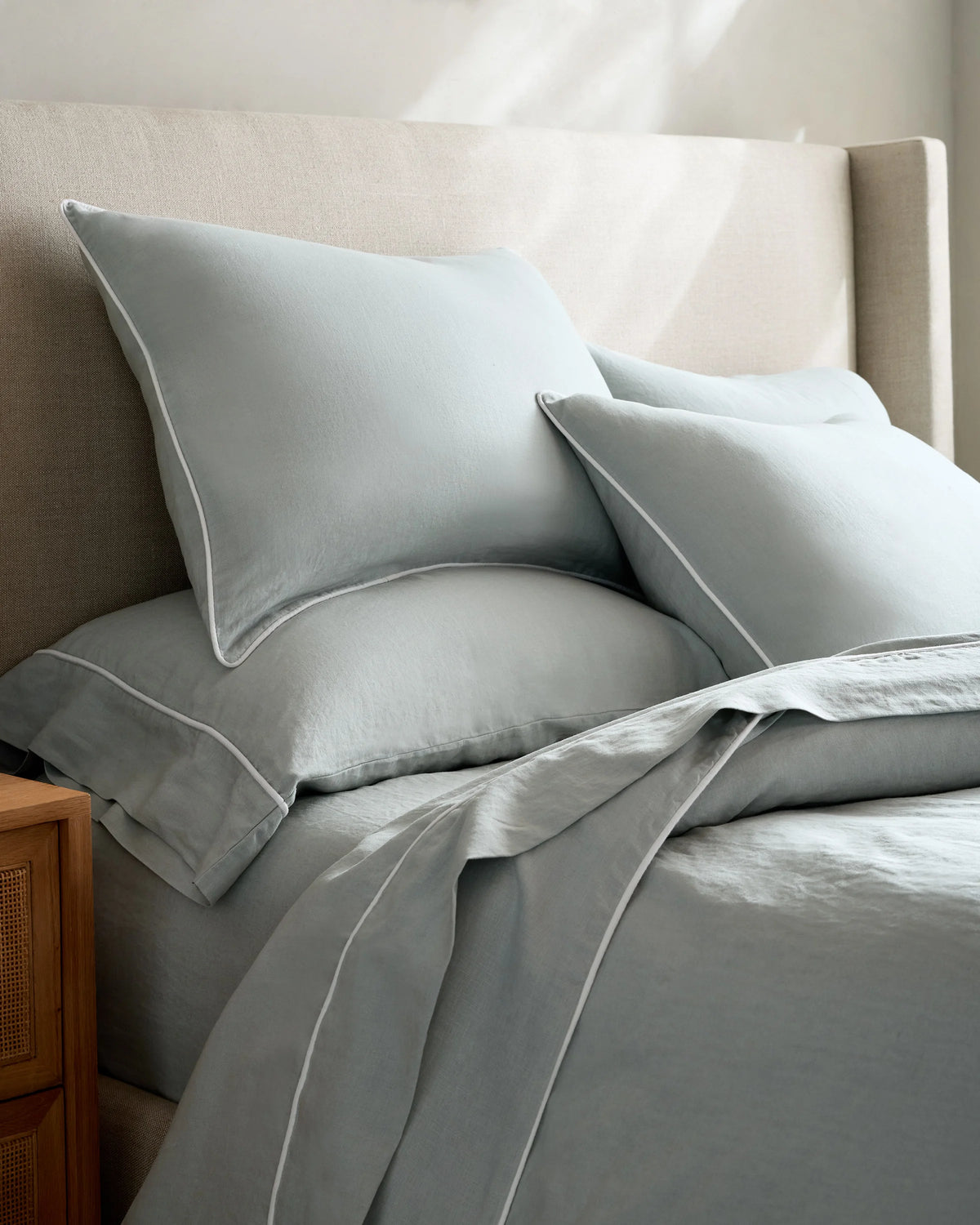 European Linen Piped Duvet Cover Set - Twin / White/Cherry