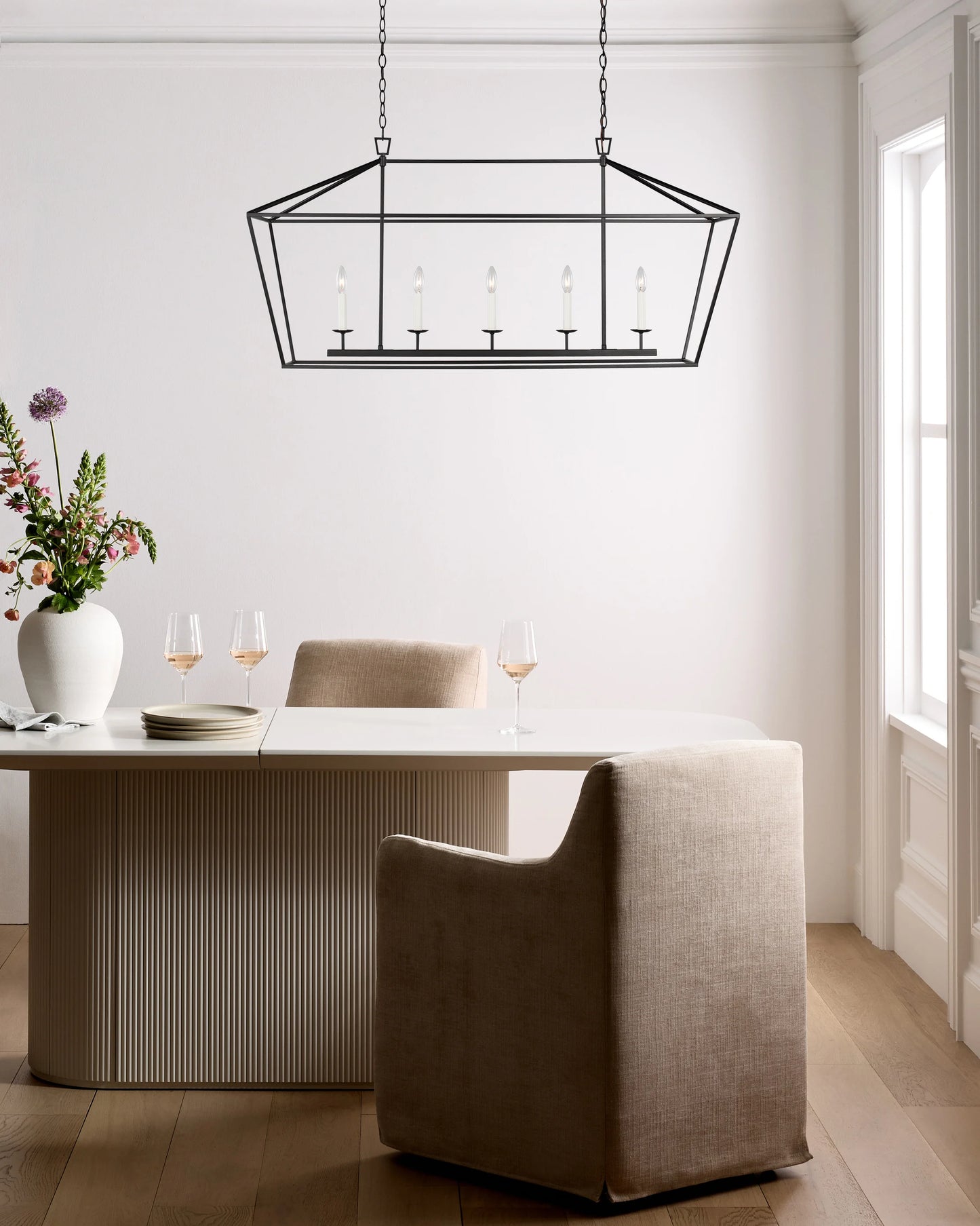 Traditional Steel Linear Lantern Chandelier - One Size / Brass
