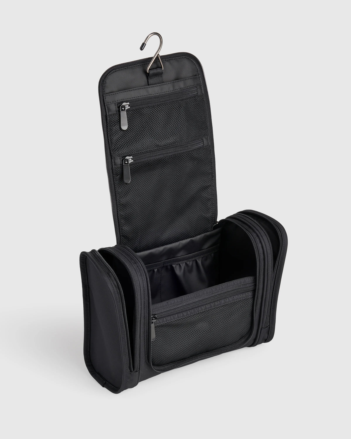 Voyage Nylon Hanging Toiletry Case - One Size / Navy