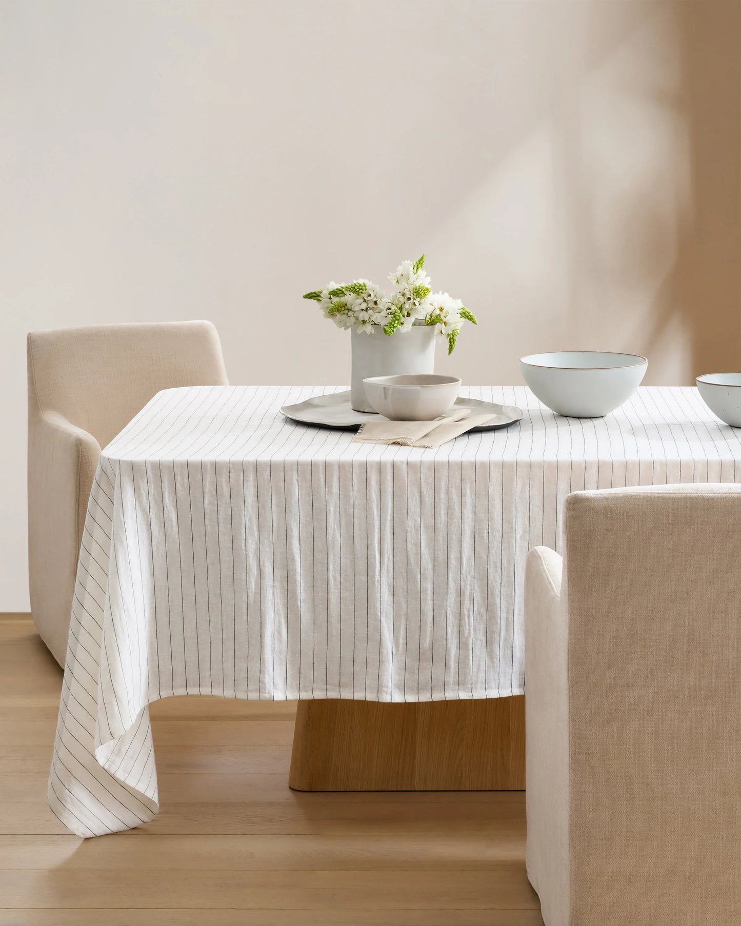 European Linen Tablecloth - 70x90" / Willowleaf Gingham