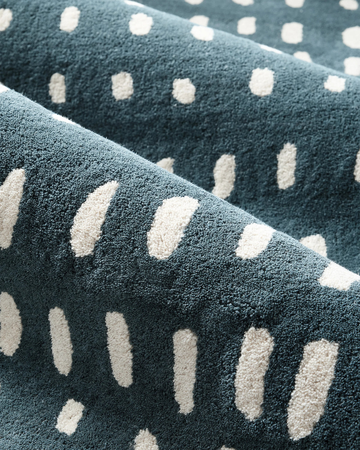Painterly Dots Hand-Tufted Wool Rug - 3'6" x 5'6" / Navy