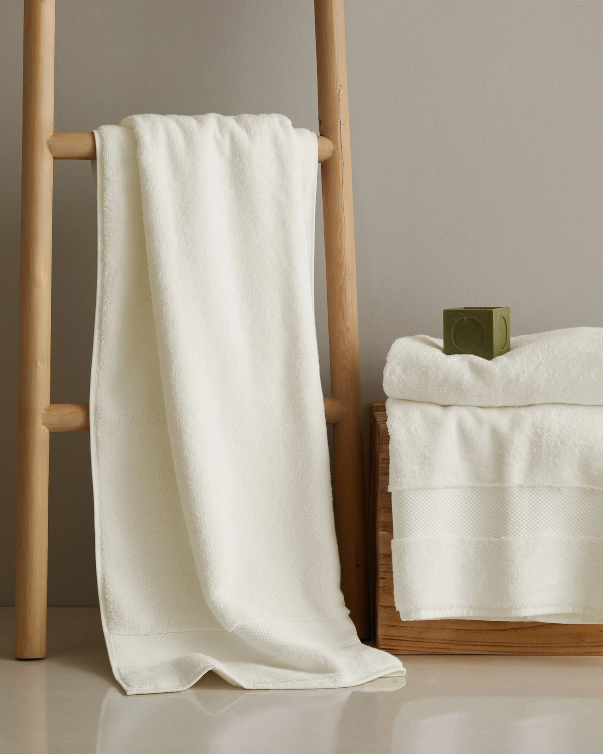 Turkish Ultra Plush Bath Towel (Set of 2) - One Size / White