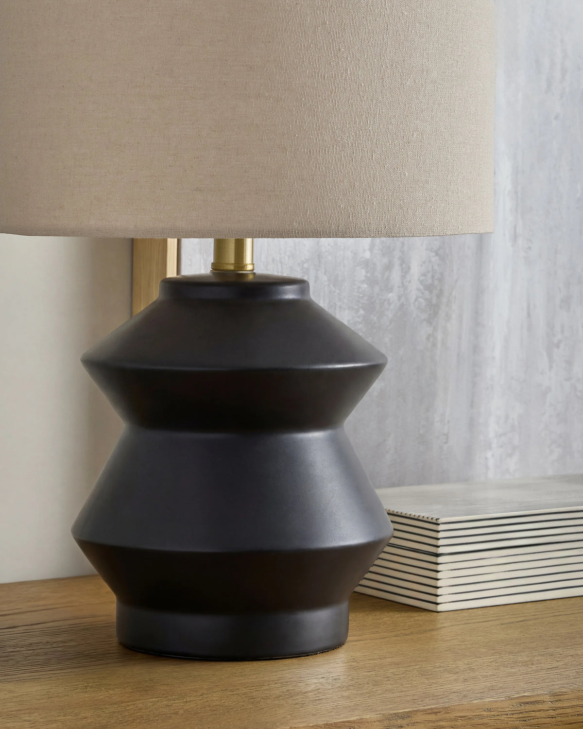 Geometric Ceramic Table Lamp - One Size / White