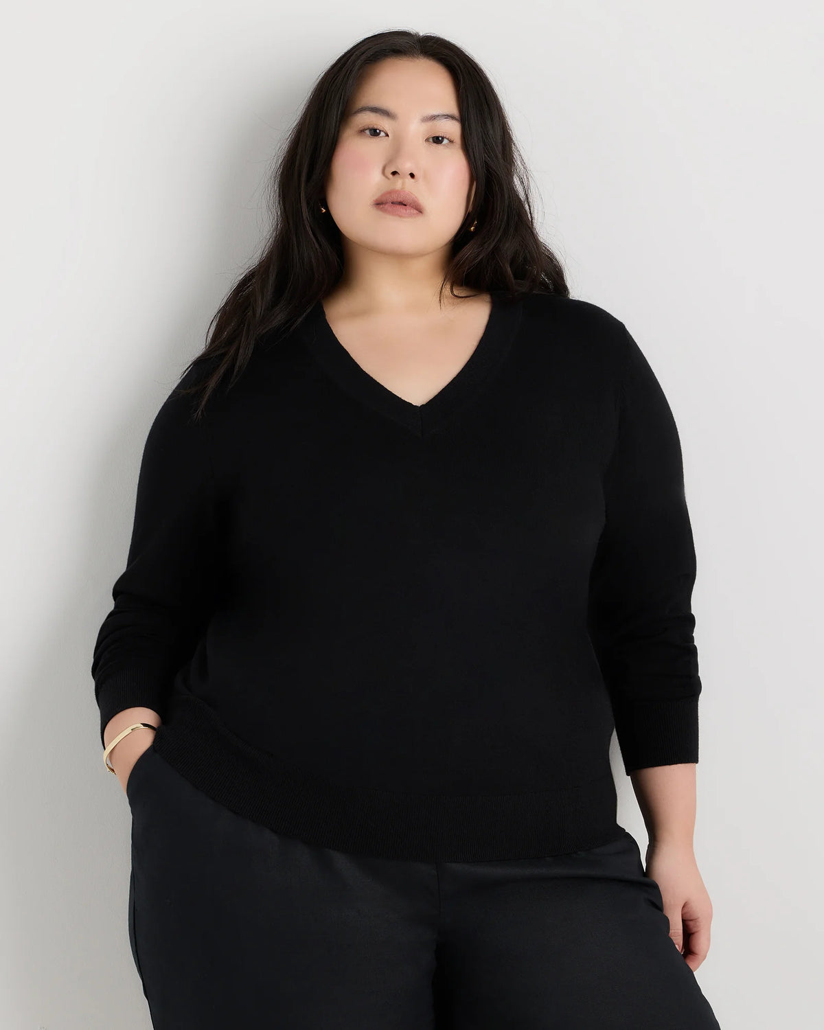 Lightweight Cotton Cashmere V-Neck Sweater - 1X / Black
