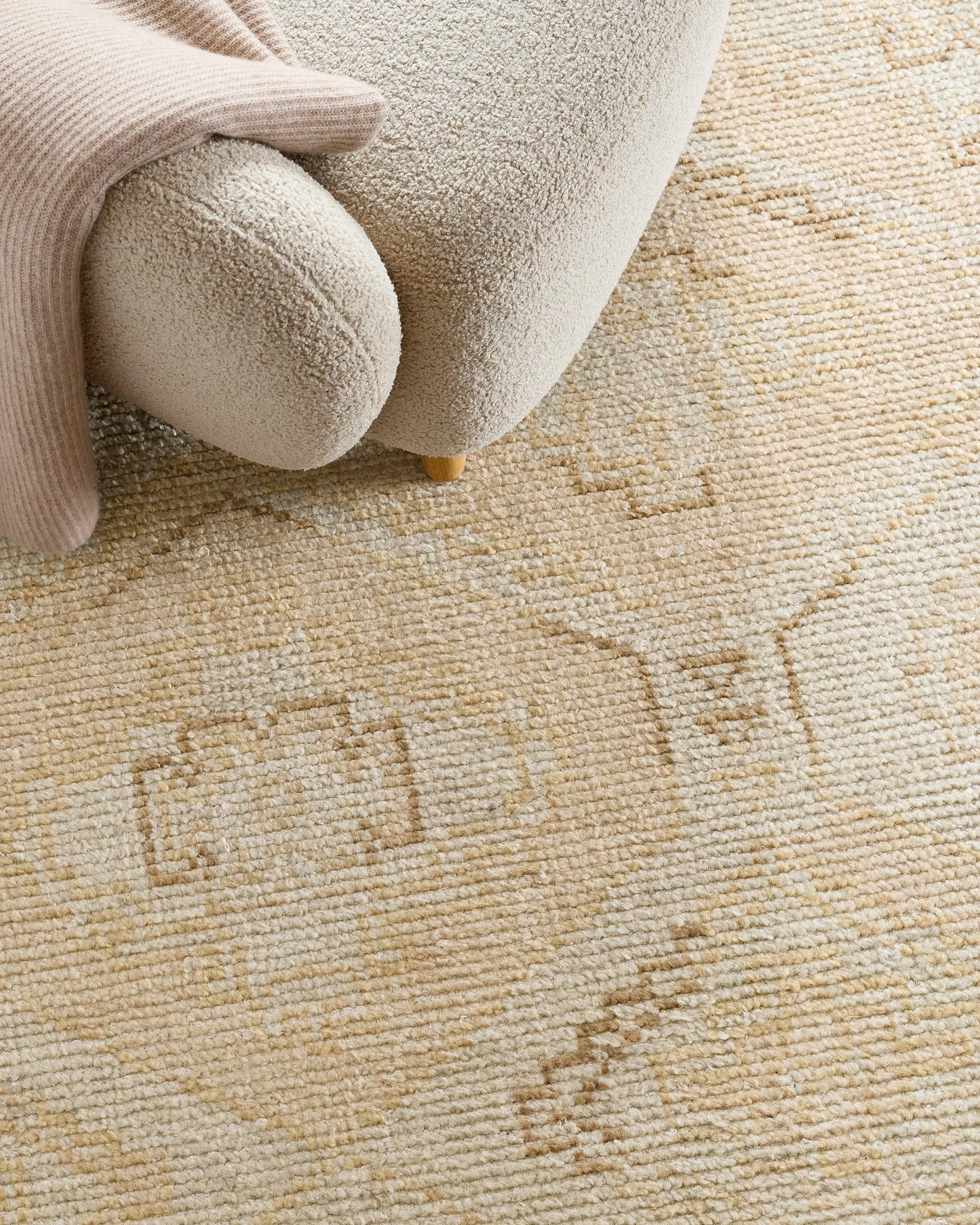 Verona Hand-Knotted Wool Rug - 5' x 8' / Neutral