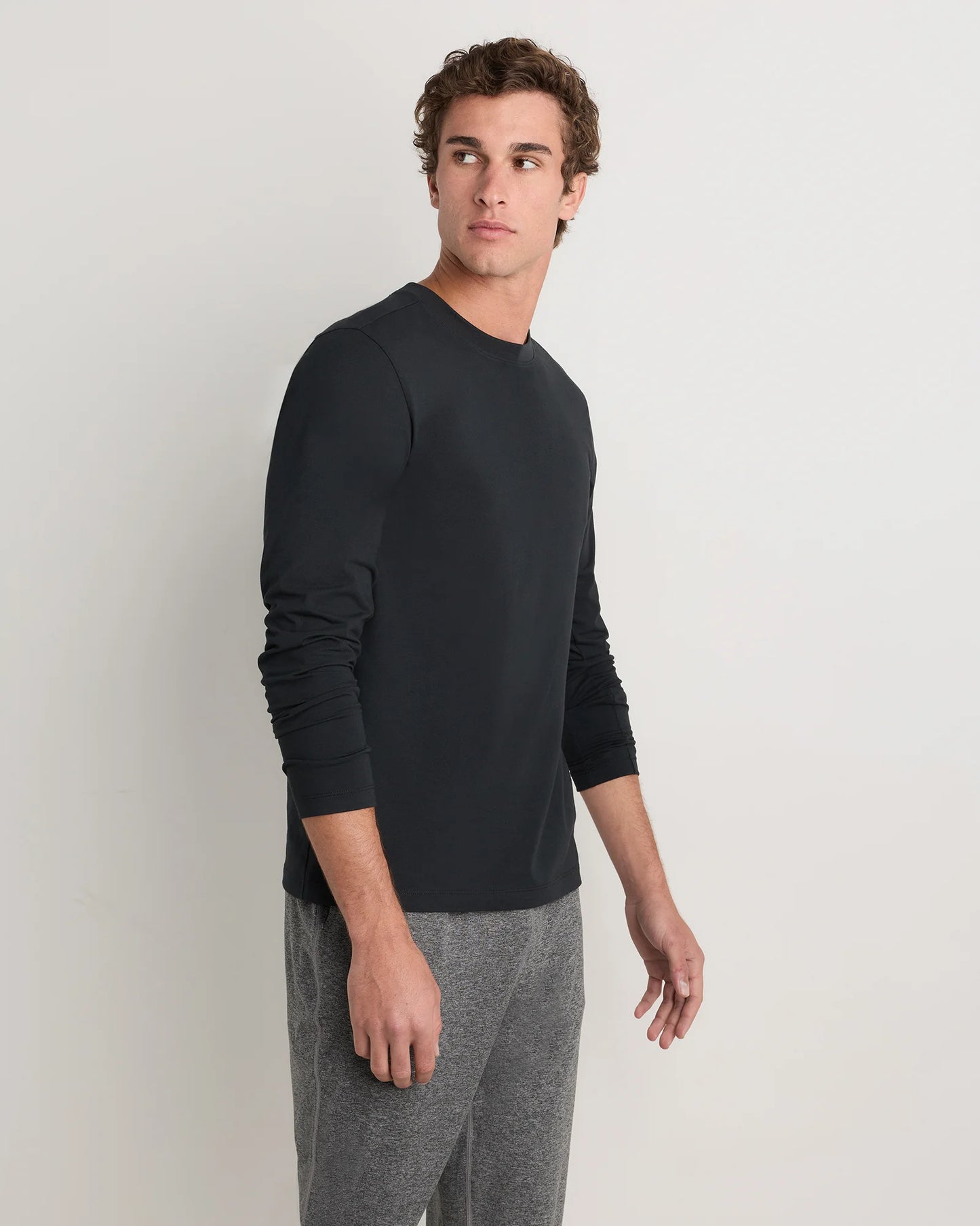 Studio Performance Long Sleeve Tee - S / Black