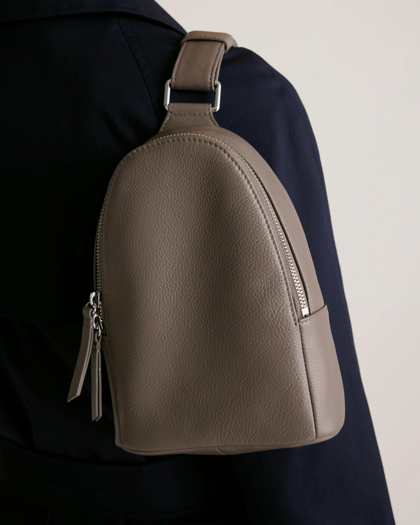 Italian Leather Sling Pack - One Size / Black