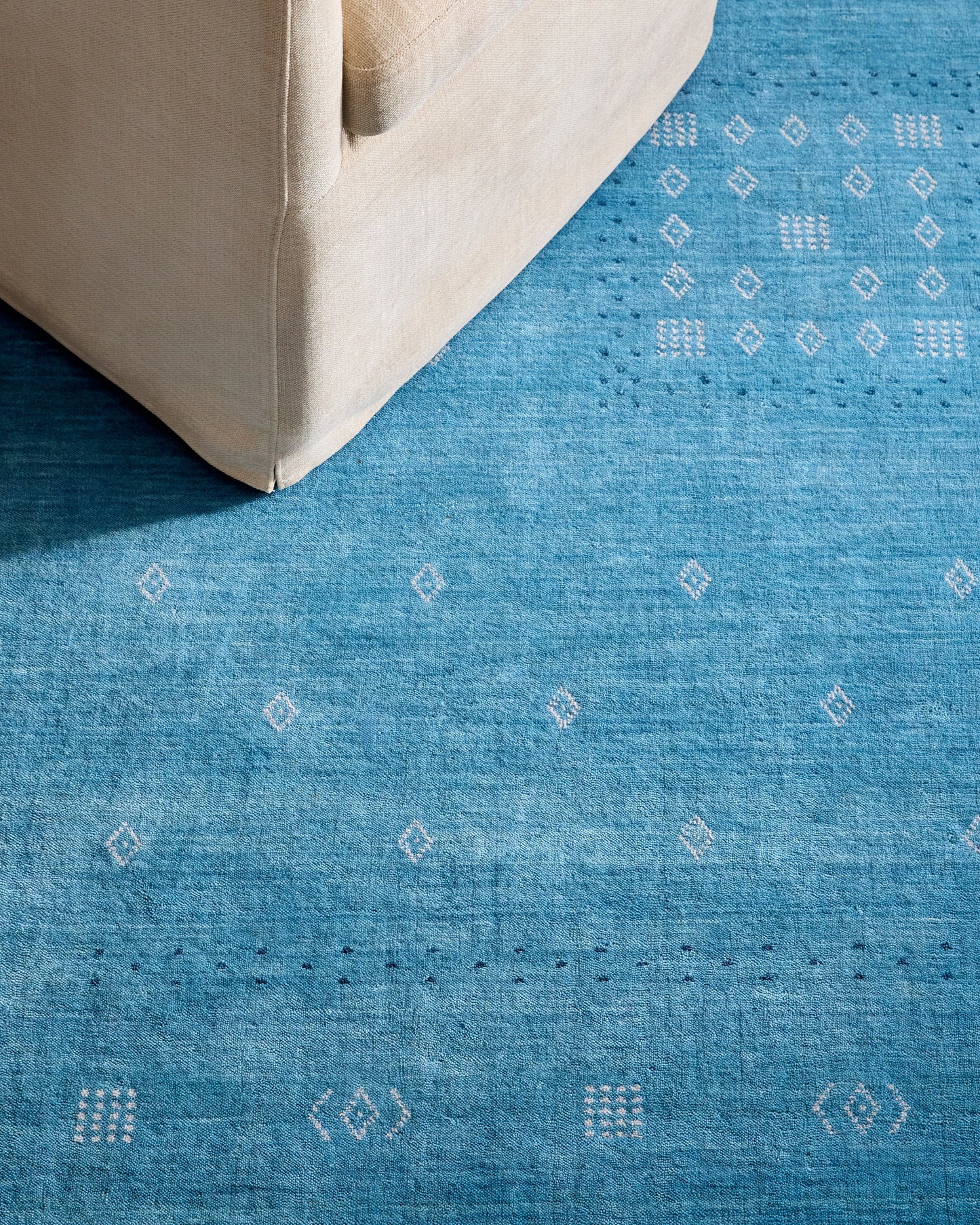 Dakota Hand-Loomed Wool Rug - 4' x 6' / Ivory