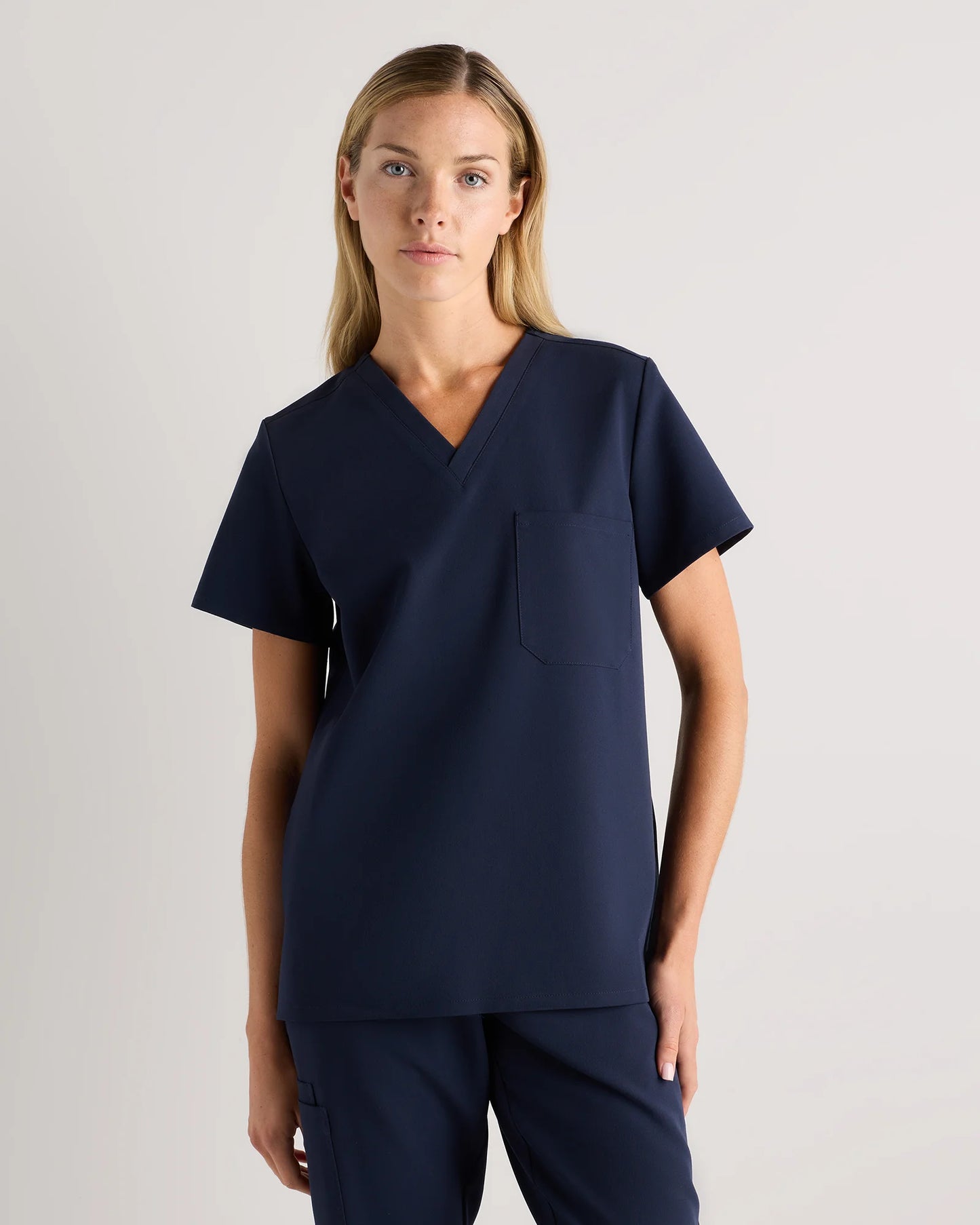 AeraFlex 1-Pocket Scrub Top - XS / Bold Black