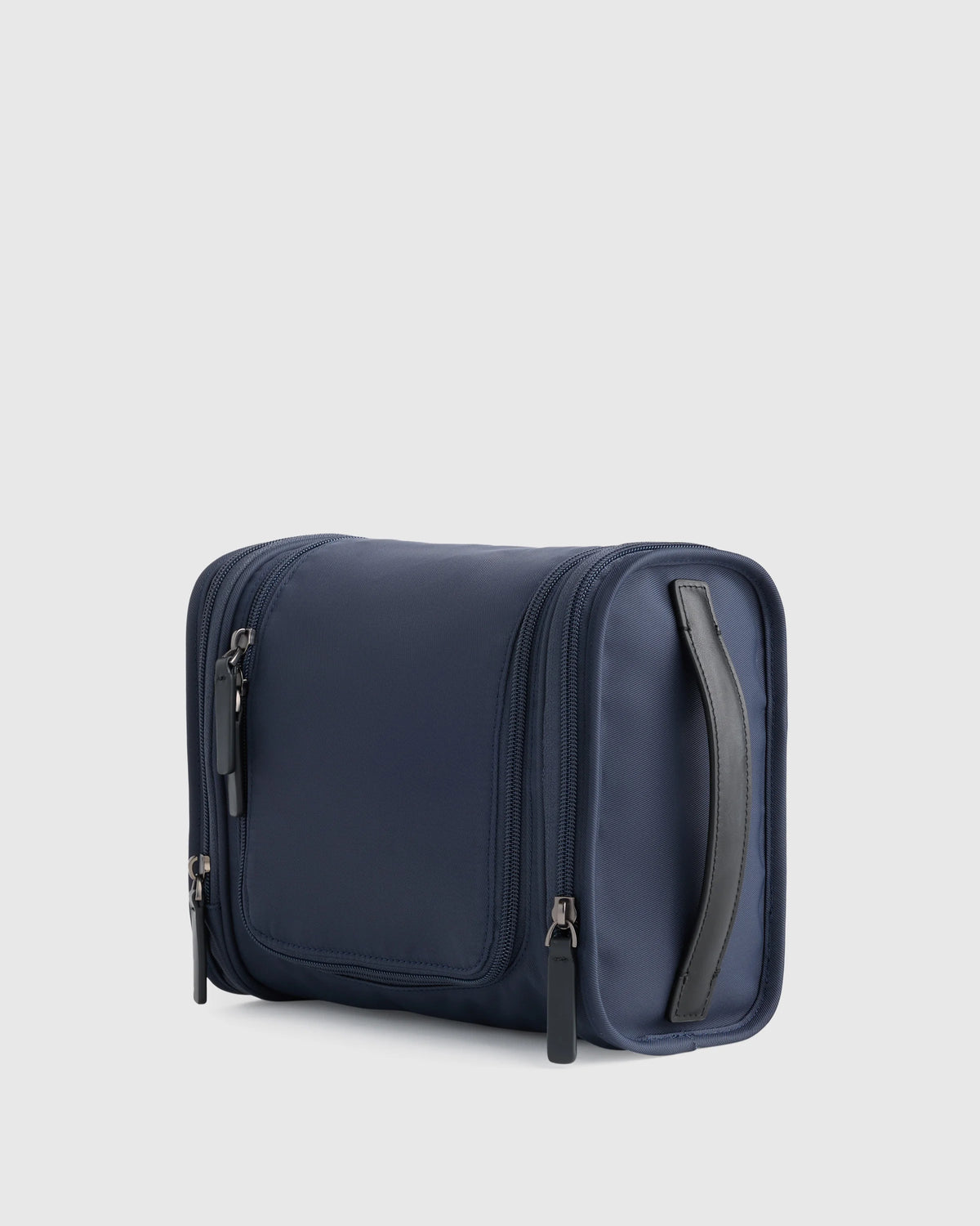 Voyage Nylon Hanging Toiletry Case - One Size / Navy