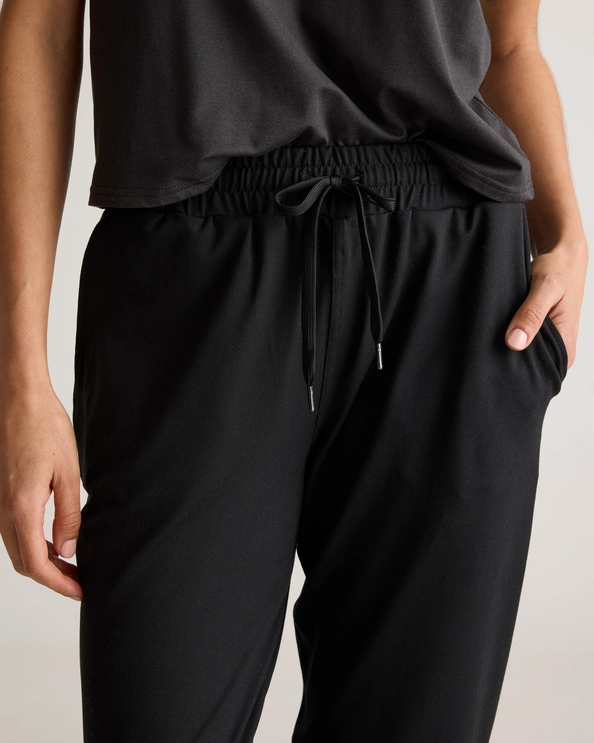 Flowknit Mid-Rise Joggers - XS / Black